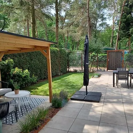 Boshuis Met Grote Tuin I Vakantiepark Met Zwembad Hoenderloo Exterior photo