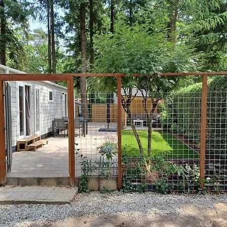 Boshuis Met Grote Tuin I Vakantiepark Met Zwembad Hoenderloo Exterior photo