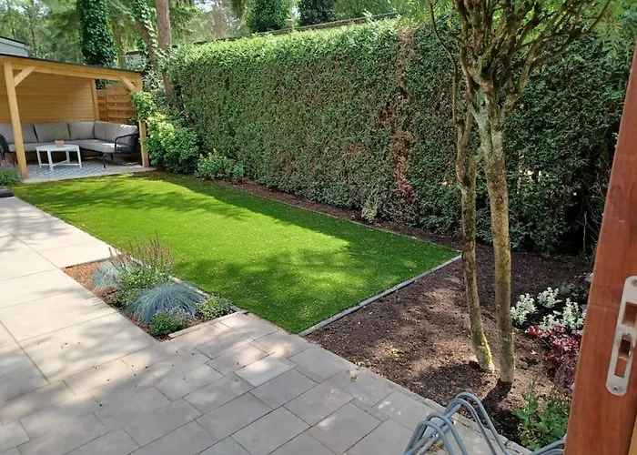 Boshuis Met Grote Tuin I Vakantiepark Met Zwembad